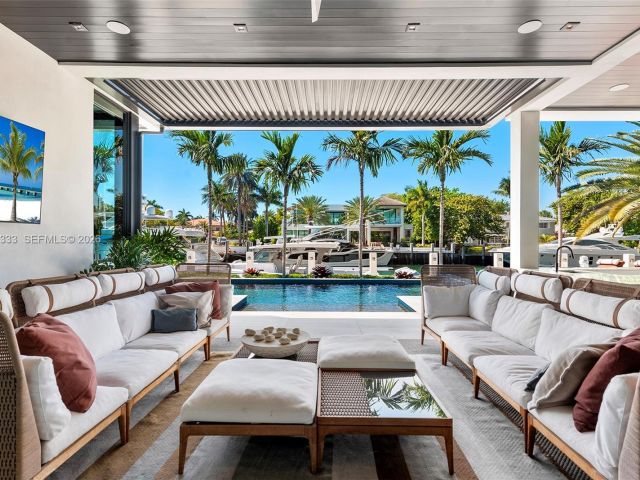 6-bedroom home for sale in Fort Lauderdale - 22 Isla Bahia Dr - MondialRealty