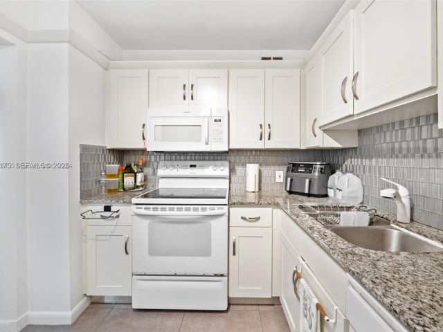 Apartment for sale  Unit #1418 - photo 7484250