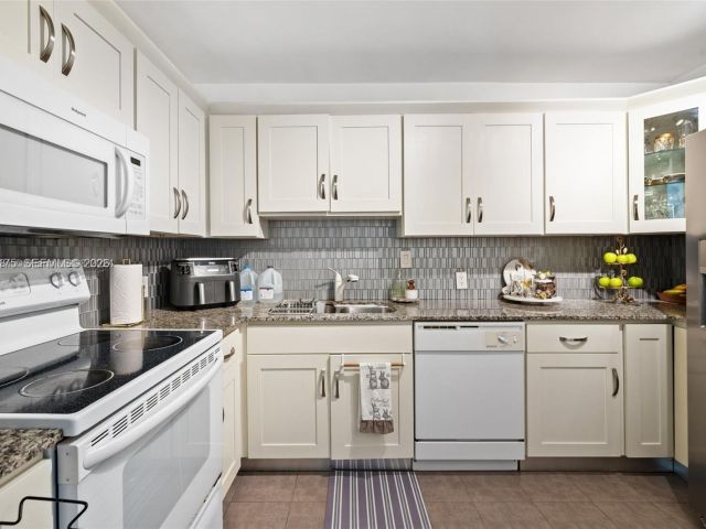 Apartment for sale  Unit #1418 - photo 7484252