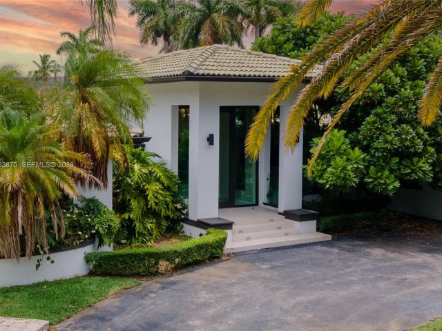 Home for rent at 7300 SW 77th Ave - photo 7450014