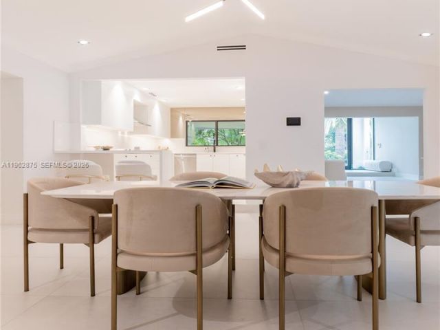 Home for rent at 7300 SW 77th Ave - photo 7450018