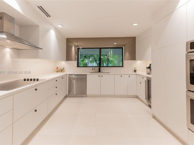 Home for rent at 7300 SW 77th Ave - photo 7450019