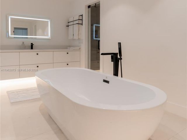 Home for rent at 7300 SW 77th Ave - photo 7450025