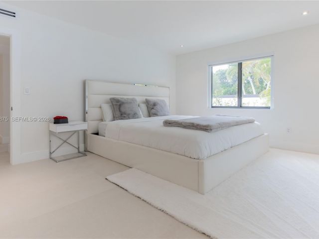 Home for rent at 7300 SW 77th Ave - photo 7450027