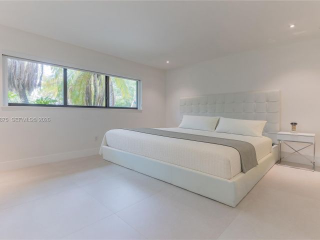 Home for rent at 7300 SW 77th Ave - photo 7450033