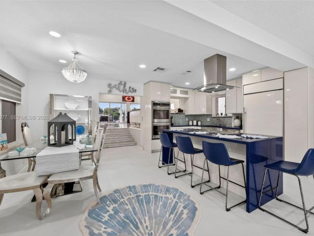 Home for rent at 317 S Riverside Dr 0 - photo 7449663