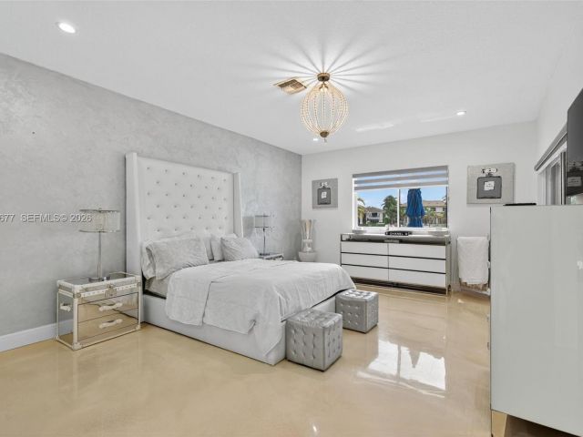 Home for rent at 317 S Riverside Dr 0 - photo 7449664