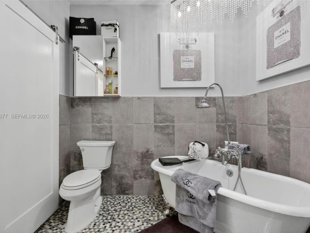 Home for rent at 317 S Riverside Dr 0 - photo 7449666