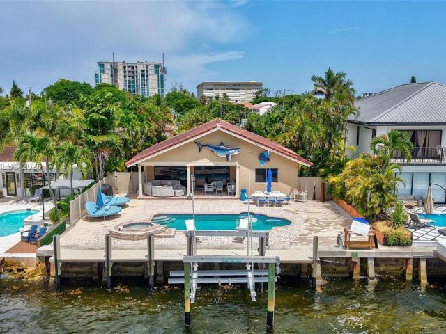 Home for rent at 317 S Riverside Dr 0 - photo 7449673