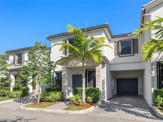 Home for rent at 1541 SW 28th St 1541 - photo 7483536