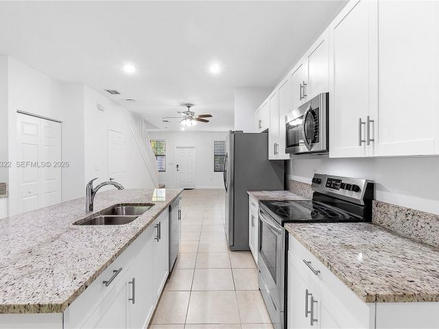 Home for rent at 1541 SW 28th St 1541 - photo 7483538