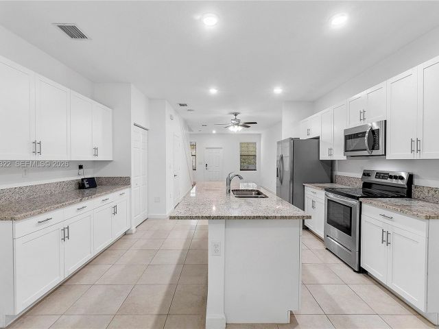 Home for rent at 1541 SW 28th St 1541 - photo 7483539