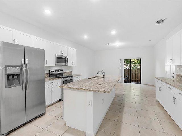 Home for rent at 1541 SW 28th St 1541 - photo 7483540