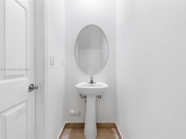 Home for rent at 1541 SW 28th St 1541 - photo 7483545