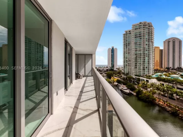 2-bedroom condo for sale in Sunny Isles Beach - 300 Sunny Isles Blvd 4-806 - MondialRealty