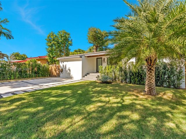 Home for rent at 231 NE 45th St 231 - photo 7449478