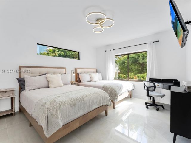 Home for rent at 231 NE 45th St 231 - photo 7449481