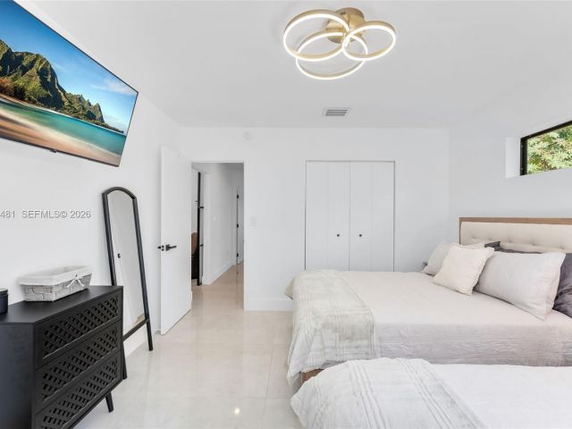 Home for rent at 231 NE 45th St 231 - photo 7449482