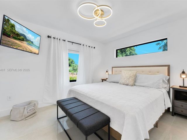 Home for rent at 231 NE 45th St 231 - photo 7449485