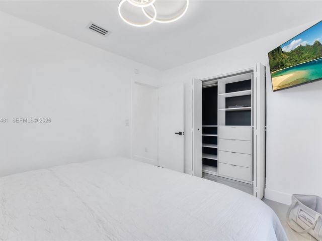 Home for rent at 231 NE 45th St 231 - photo 7449486