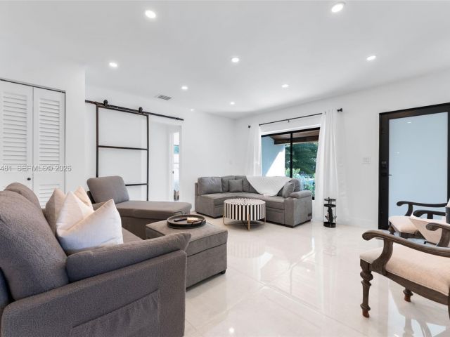 Home for rent at 231 NE 45th St 231 - photo 7449491