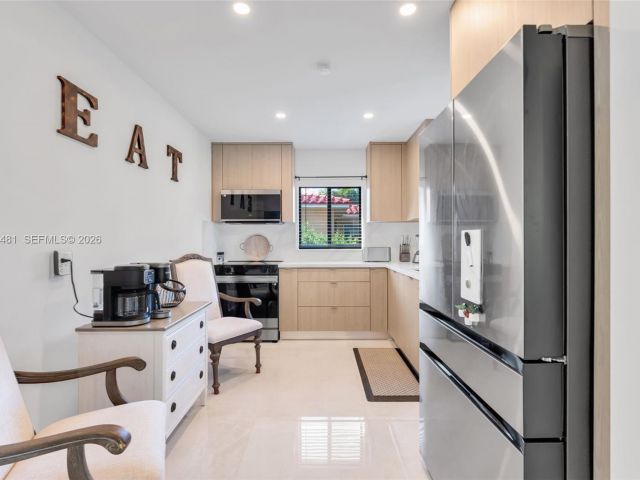 Home for rent at 231 NE 45th St 231 - photo 7449492