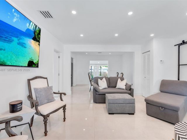 Home for rent at 231 NE 45th St 231 - photo 7449496