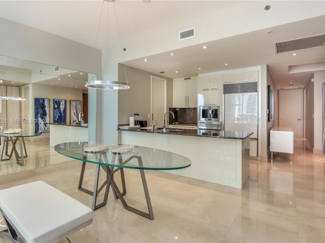 Apartment for rent  Unit #1102 - photo 7496860