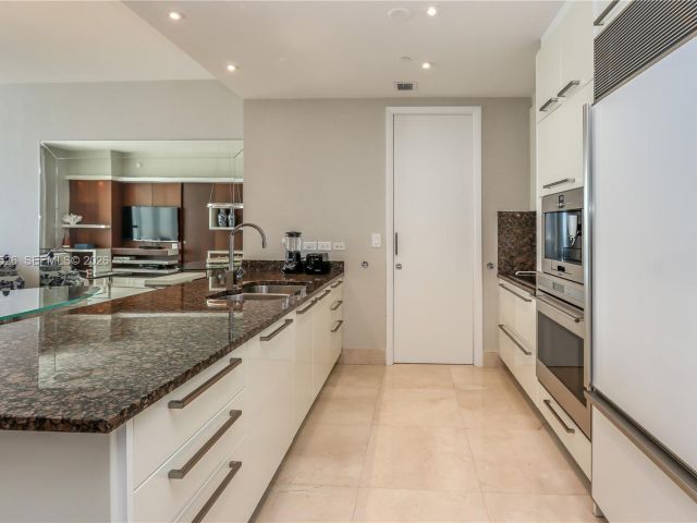 Apartment for rent  Unit #1102 - photo 7496867