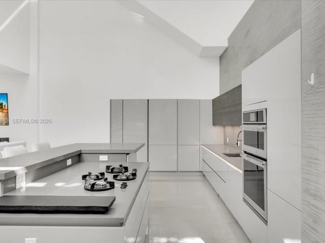 Home for rent at 7830 Atlantic Way - photo 7469445