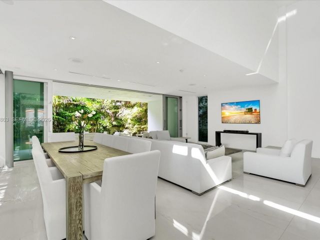 Home for rent at 7830 Atlantic Way - photo 7469450