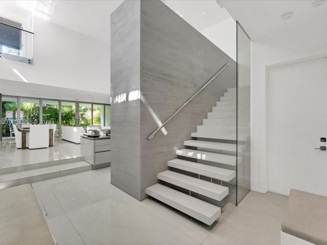 Home for rent at 7830 Atlantic Way - photo 7469458