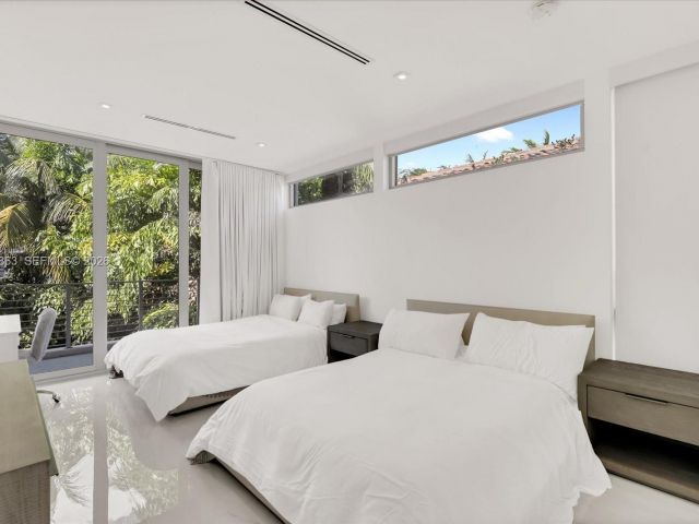 Home for rent at 7830 Atlantic Way - photo 7469463