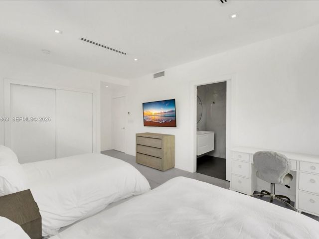 Home for rent at 7830 Atlantic Way - photo 7469464