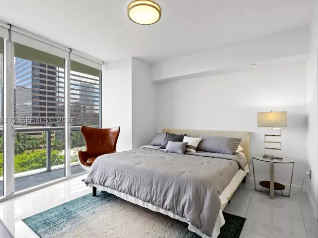 2-bedroom condo for rent in Miami - 495 Brickell Ave 905 - MondialRealty