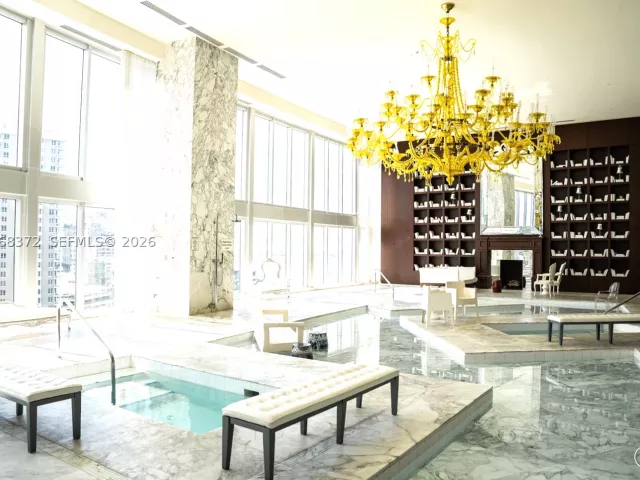 2-bedroom condo for rent in Miami - 495 Brickell Ave 905 - MondialRealty