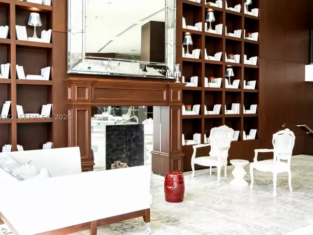 2-bedroom condo for rent in Miami - 495 Brickell Ave 905 - MondialRealty