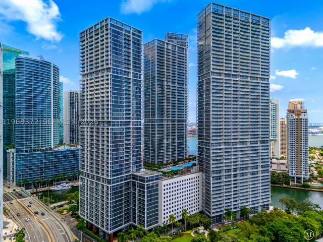 2-bedroom condo for rent in Miami - 495 Brickell Ave 905 - MondialRealty
