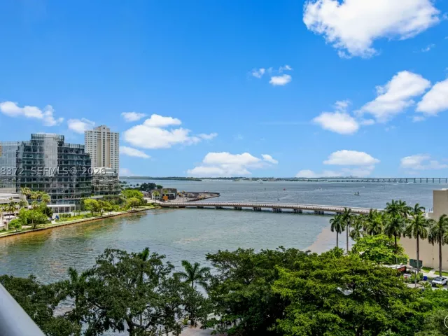 2-bedroom condo for rent in Miami - 495 Brickell Ave 905 - MondialRealty