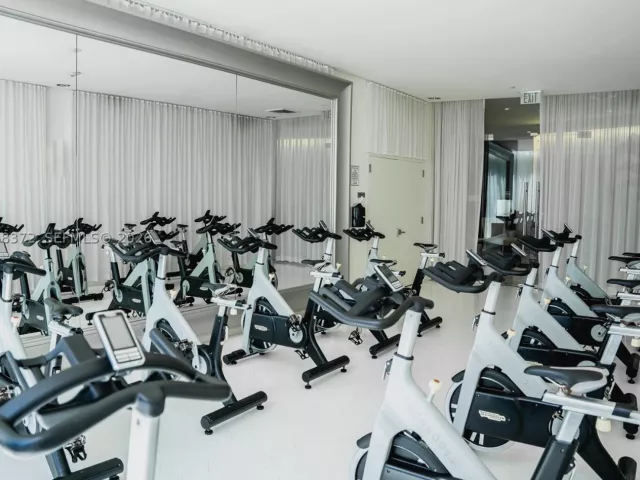 2-bedroom condo for rent in Miami - 495 Brickell Ave 905 - MondialRealty