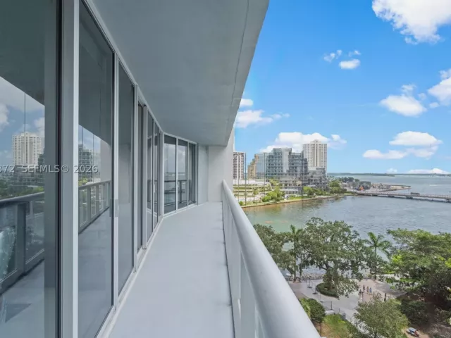 2-bedroom condo for rent in Miami - 495 Brickell Ave 905 - MondialRealty