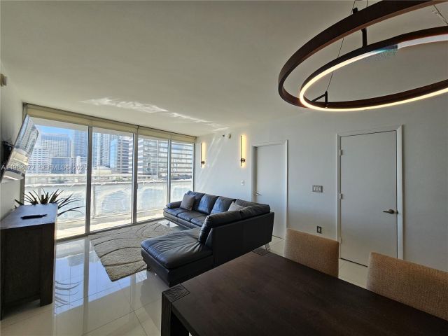 Apartment for rent  Unit #905 - photo 7527409