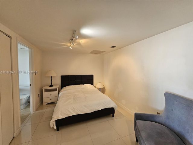 Apartment for rent  Unit #905 - photo 7527410