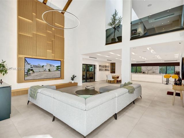 Home for sale at 1977 S Oak Haven Cir - photo 7518827