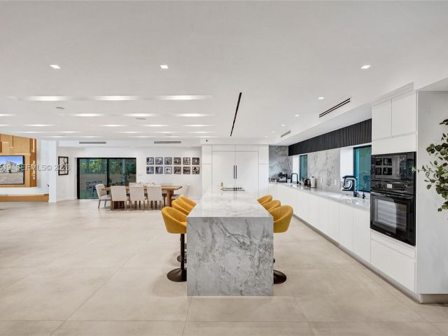 Home for sale at 1977 S Oak Haven Cir - photo 7518837