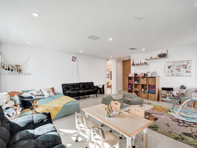 Home for sale at 1977 S Oak Haven Cir - photo 7518843