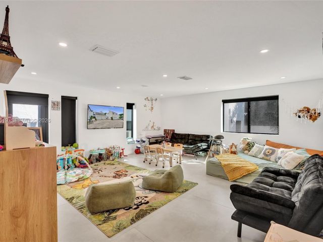 Home for sale at 1977 S Oak Haven Cir - photo 7518845