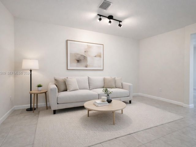 Home for rent at 323 NE 208th Ter 0 - photo 7449382