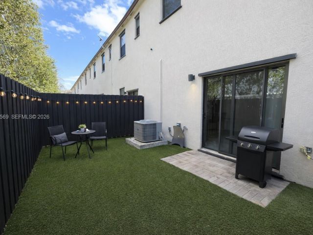 Home for rent at 323 NE 208th Ter 0 - photo 7449384