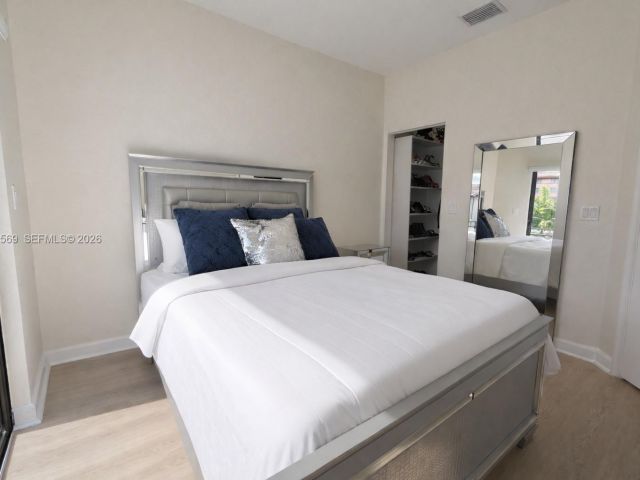 Home for rent at 323 NE 208th Ter 0 - photo 7449391